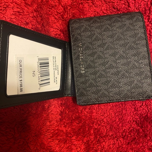 NWT MICHAEL KORS MENS Harrison Logo billfold with passcase. - Picture 2 of 6